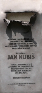 Pamatník připomínající Jana Kubiše.